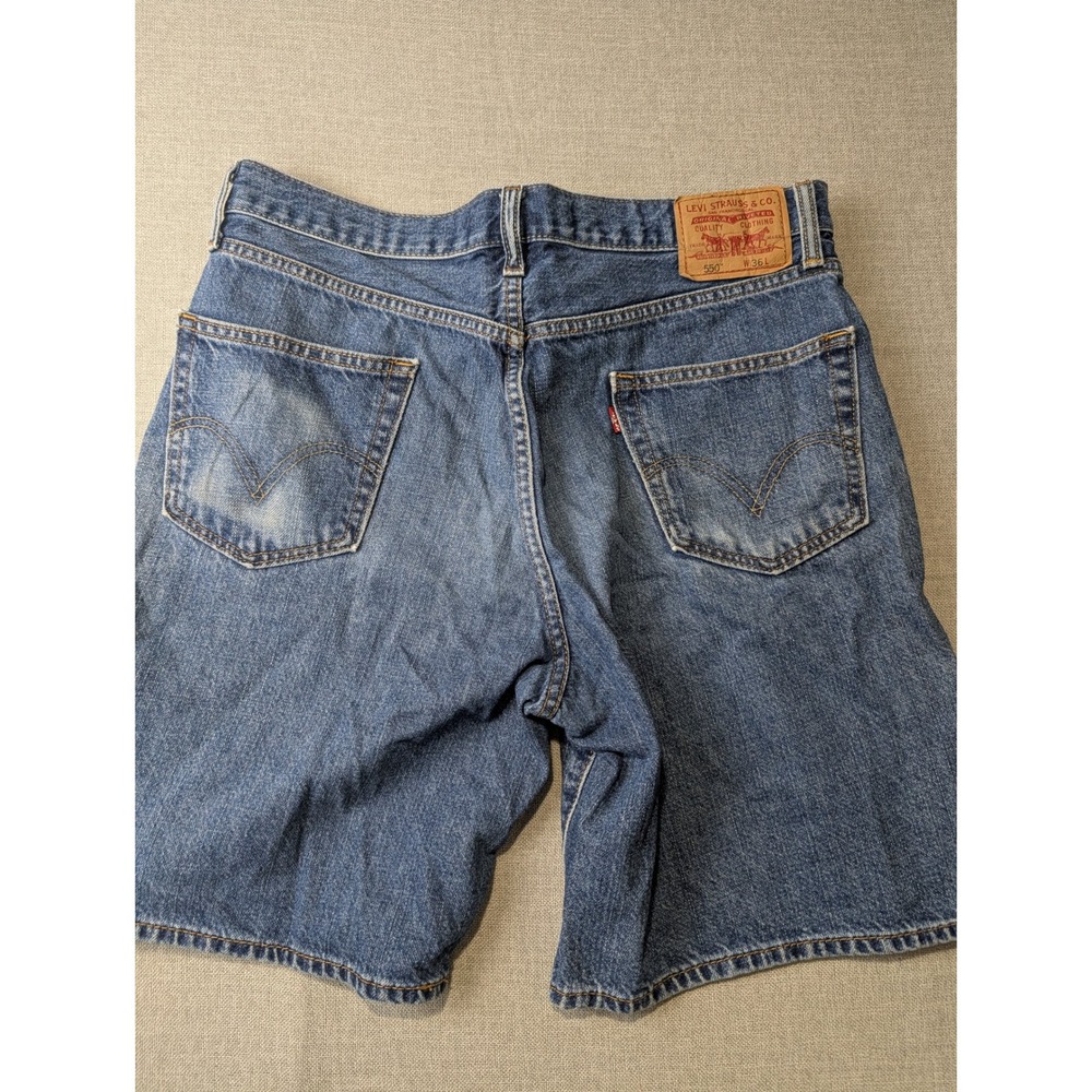 Levis 550 Denim Shorts Mens 36 Blue 100% Cotton Relaxed Fit Jorts - Picture 12 of 14